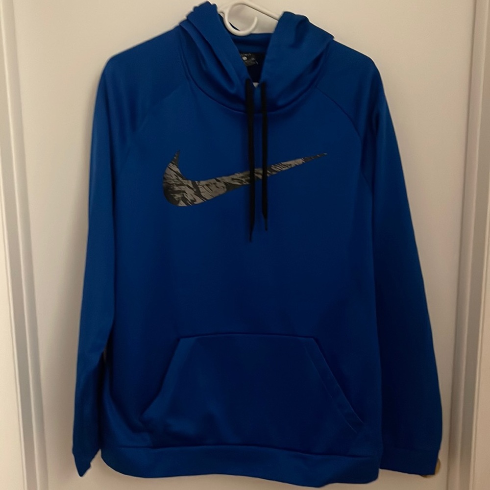 Men’s X-Large pull over hoodie. Great condition.
